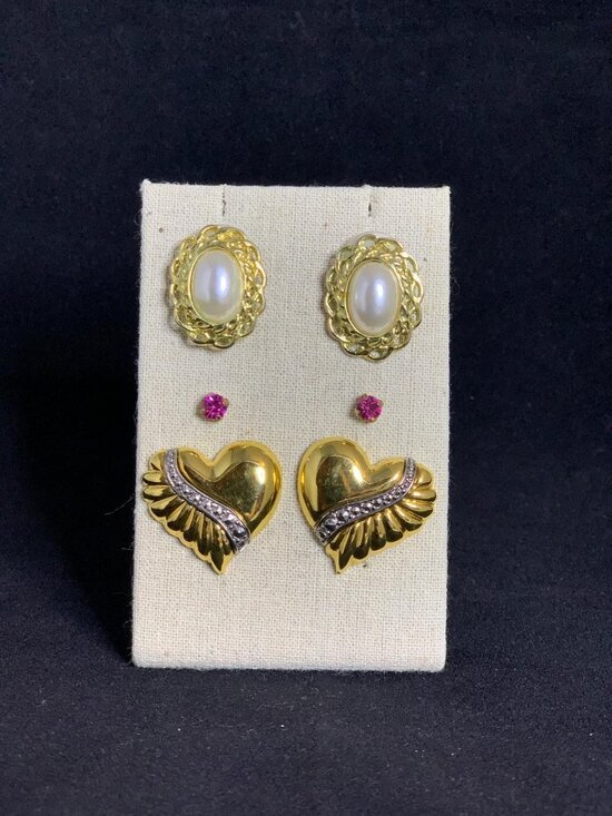 Avon Jewelry - Lot of 3 Pair of Avon Pierced Earrings (2115)